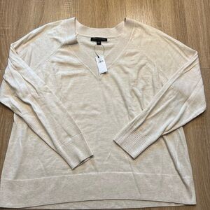NWT Banana Republic Women's Cream V-Neck Sweater